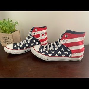 8 Women’s American Flag Converse